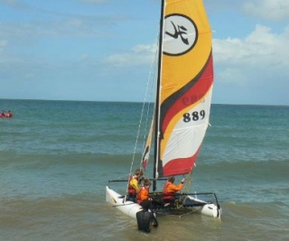 Maniobrar un catamarán 